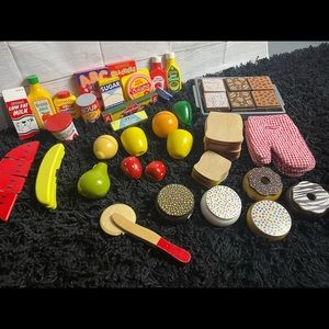 Melissa & Doug kitchen food